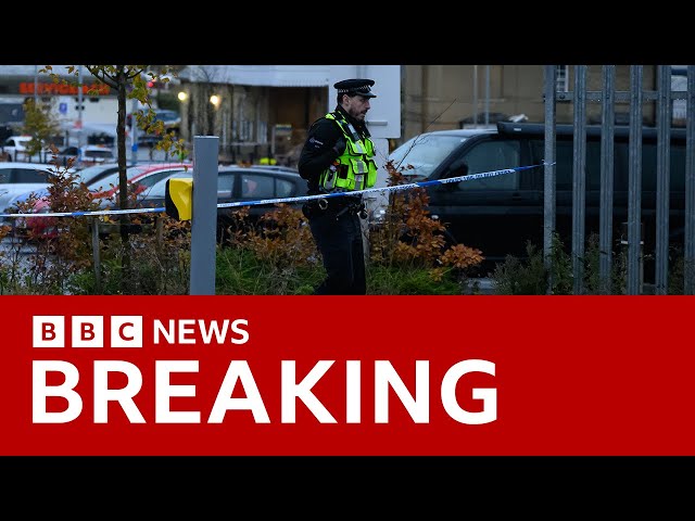 Police say no suggestion stabbing attack on UK train was terror related | BBC News