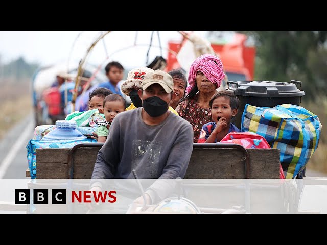 Half a million displaced as Thailand-Cambodia clashes continue | BBC News
