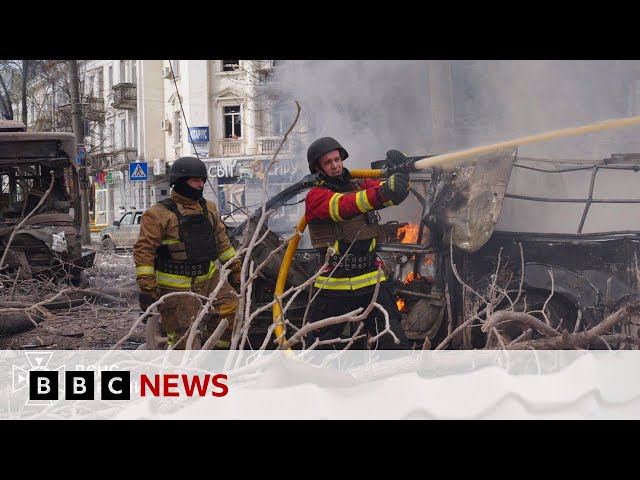 At least 31 killed in double Russian strike on Sumy | BBC News